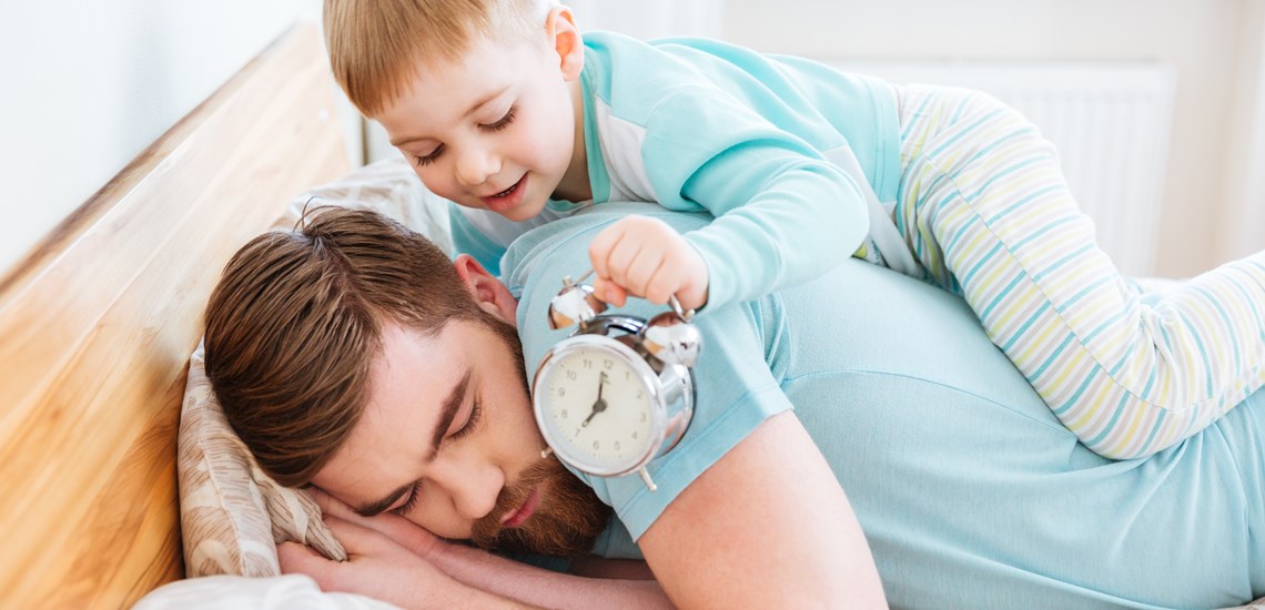 bébé se réveille plus tôt